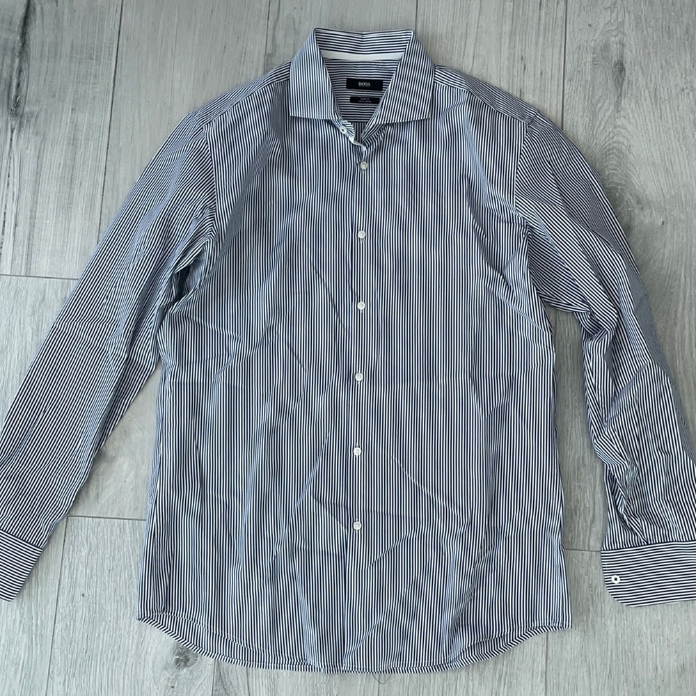 Men’s slim fit dress shirt